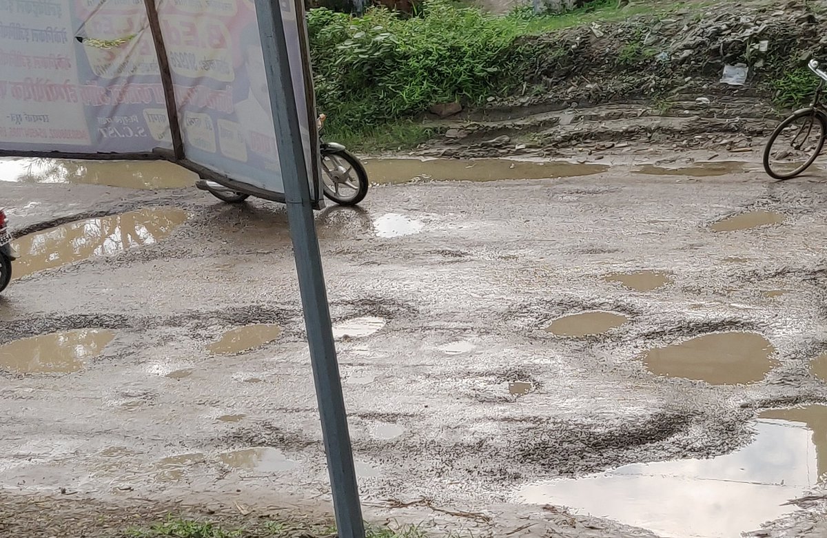 durgesh2841's tweet photo. #PwD #upgovt #YogiAdityanath #NarendraModi #PMOIndia  we have raised many complaint about waterlogging on the road in our area on #Jansunwai app by up Government,no action is taken by respective departments.please look into matter as many serious accident happens on daily basis. https://t.co/SidIbH0fyK