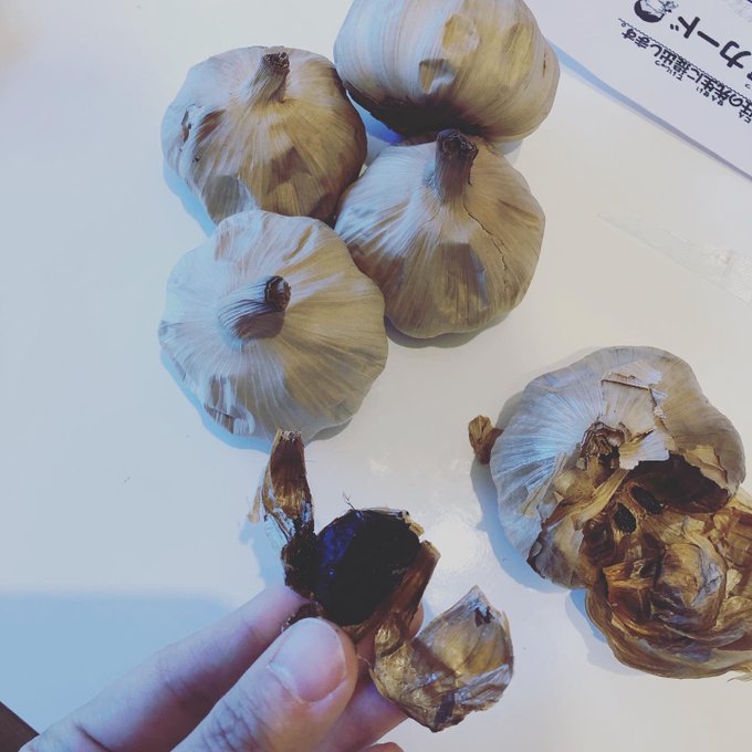 一昨日あたり泊まったばっかなんだけど今日も義実家にいってきた  お義父さんに黒ニンニクたくさんもらった♡  うれしい！ https://t.co/GszbGQ7MQl