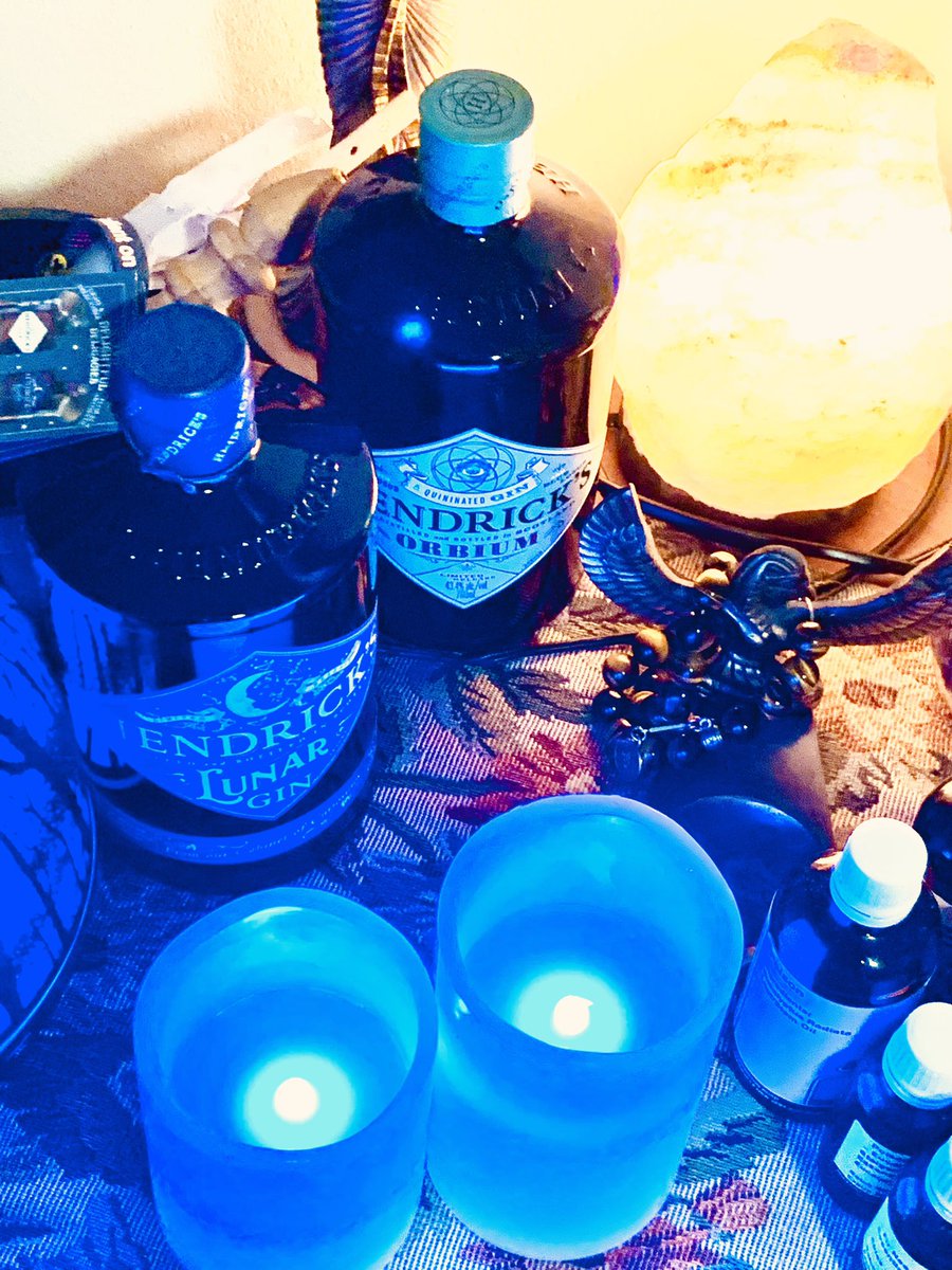 VERY excited about a new addition to the Gin Apocethary today from Hendrick’s. Meet Orbium, a blend of wormwood, quinine and Blue Lotus, sounds like a gin take on absinthe mmmmmm... I can’t wait to get this into the cauldron! 🤓🌹
hendricksgin.com/orbium/