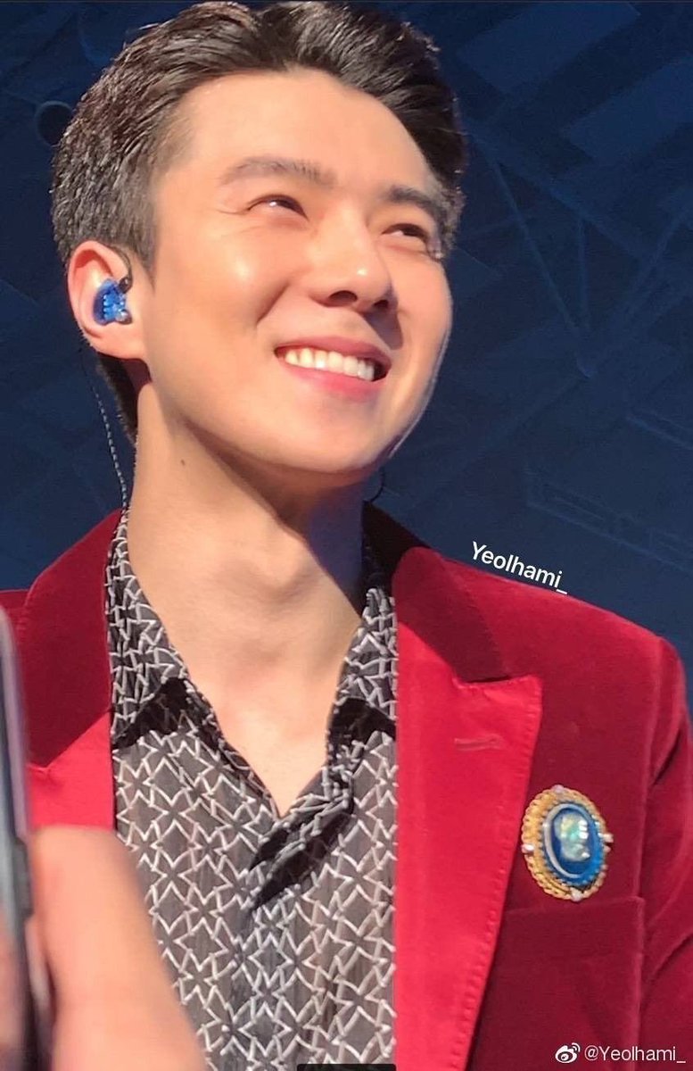 yeolsbtch's tweet photo. This is how Oh Sehun looks like in real life

– a breathtaking thread; https://t.co/e0E35zU9xO