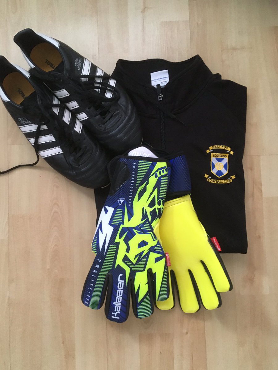 gk_lindsay's tweet image. Another season about to start, a huge thanks to my friend @Kaliaaer for new gloves #trythem #quality