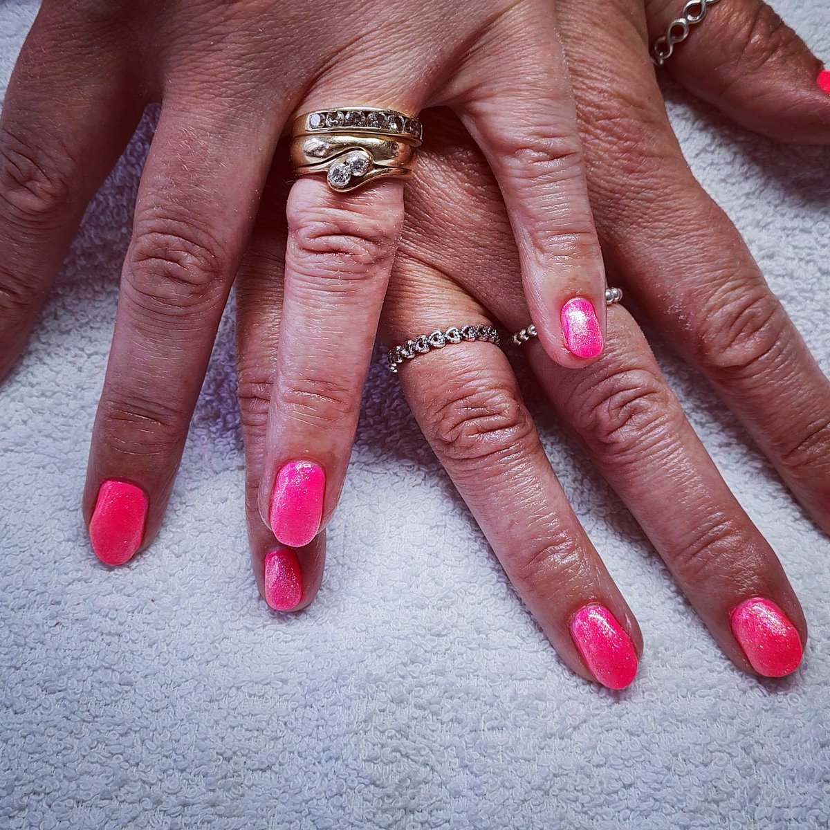 #welcometonailsthatsparkle #glitter #design #halo #halogelpolish #westcliffonseanails #smallbusiness #selfemployed #southend #essexnails #lovemyjob