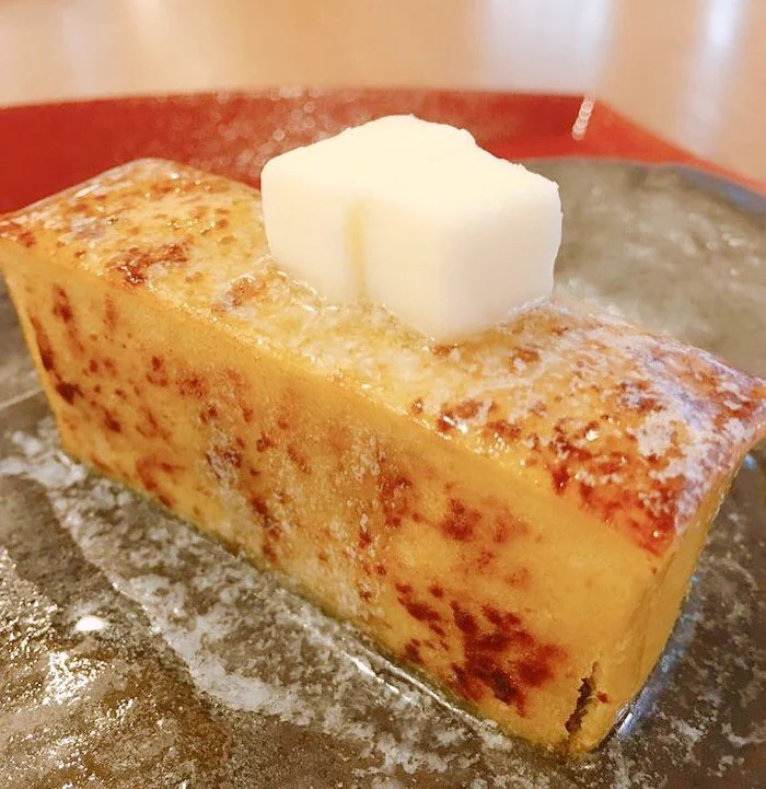 こんな食べ方があったとは！？芋ようかんを焼いてバターを乗せた「焼芋ようかん」！