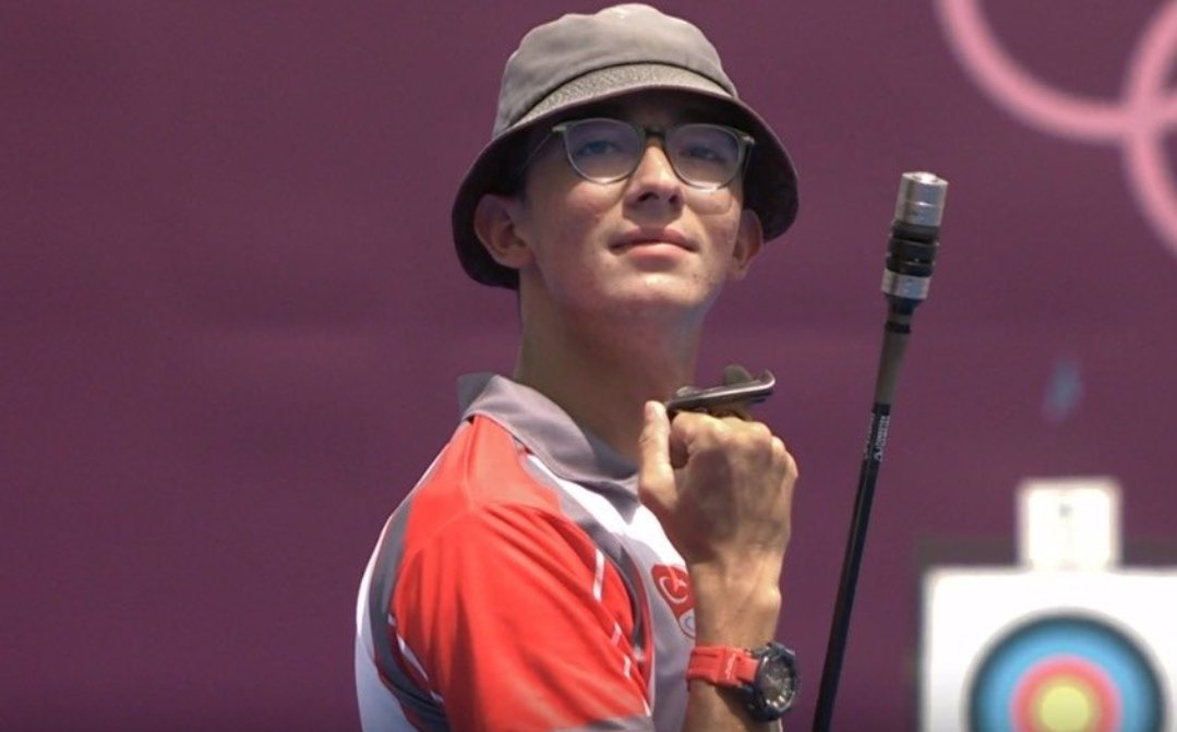 Omuz gelişimi için 8 yaşına kadar yüzme kursu, 
Koordinasyon için basketbol eğitimi, 
Görme/dikkat yeteneği için 1 sene resim kursu, 
Göz ve el koordinasyonu için iki sene piyano kursu... 
Ve 22 yaşında olimpiyat şampiyonluğu. 
Başarı asla tesadüf değildir.
 Tebrikler #MeteGazoz