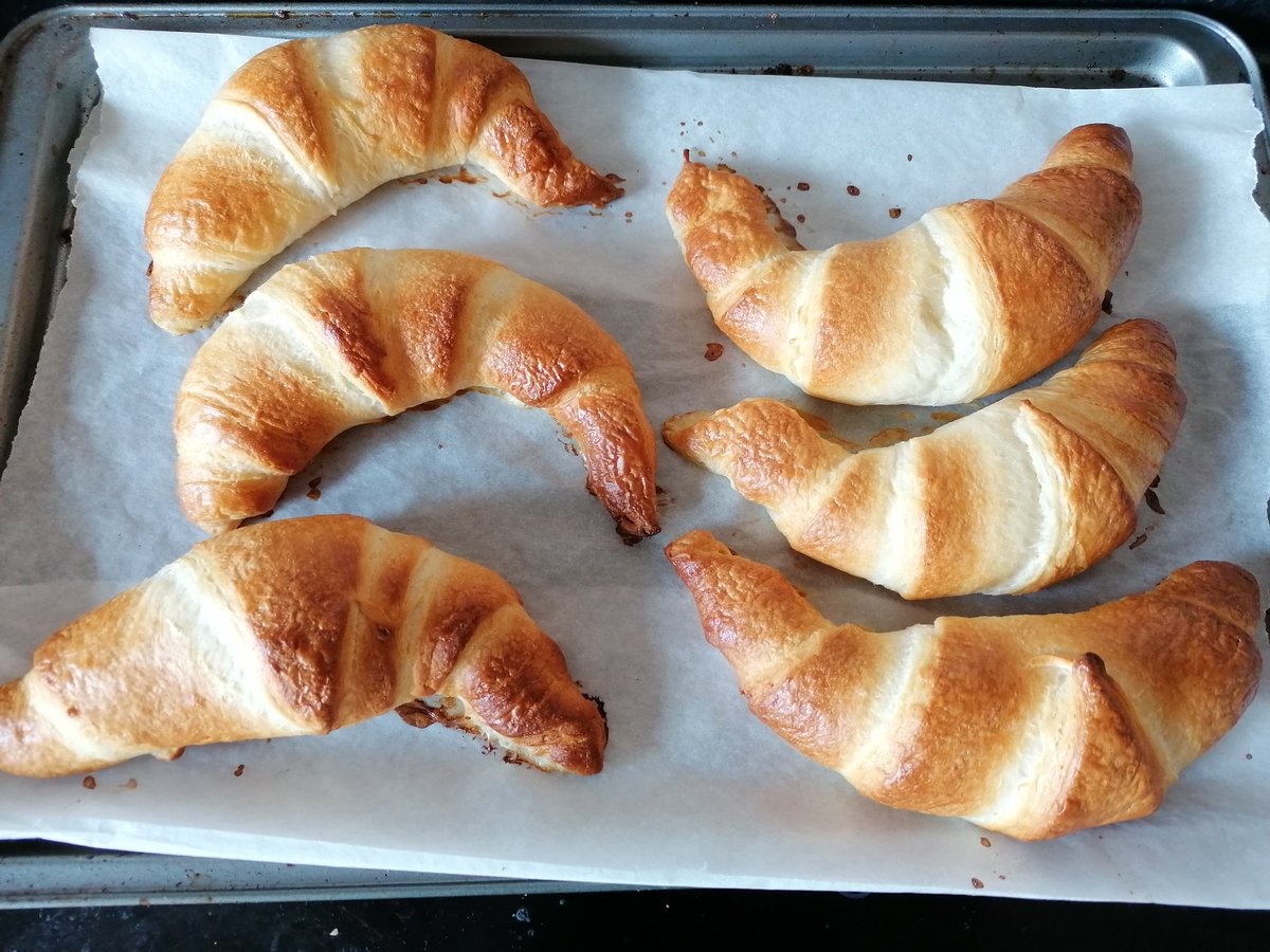 CarlyAspinall's tweet image. Nothing to see here, just a little bit of Saturday morning baking.
#mumlife #MiniBaker