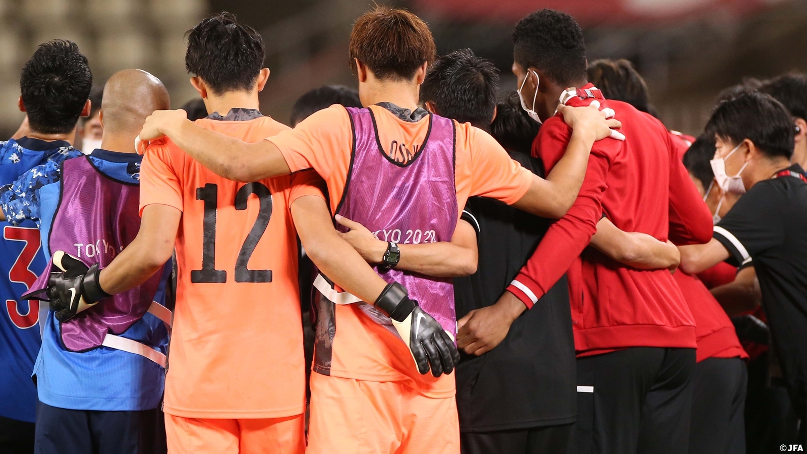 サッカー日本代表 2 1 Vs 埼玉 On Twitter Pk戦に臨む 谷晃生 選手を支えたgkチーム 円陣で肩を組む 大迫敬介 選手 鈴木彩艶 選手 川口能活 Gkコーチ Tokyo2020 準々決勝 U24日本代表 0 0 Pk4 2 U 24ニュージーランド代表 Https