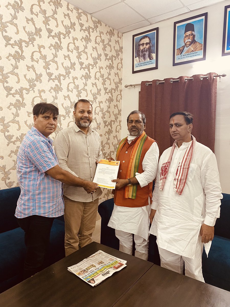 RPparishad's tweet photo. जय परशुराम!                                      संस्थापक संरक्षक माननीय प. श्री @sunilbharala जी राज्यमंत्री उ .प्र. द्वारा श्री @rishipandeyBJP को राष्ट्रीय परशुराम परिषद का राष्ट्रीय IT संयोजक दायित्व प्रदान किया गया। भाई साहब को हार्दिक शुभकामनाएँ। https://t.co/CviOyKJmj0