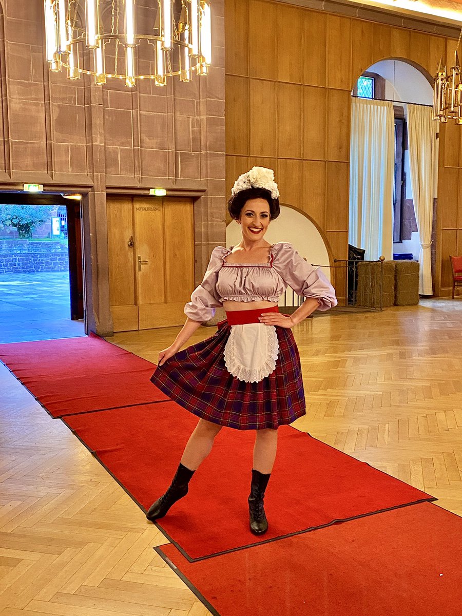 grace_simmons's tweet photo. A lovely two months doing “The White Horse Inn” operetta at the Heidelberg castle grounds have come to an end 🏰🤎 
Thrilled that we managed to get through the summer season (and my first open-air show) without being affected by Covid-19! 🙌 https://t.co/q7herx6GRY