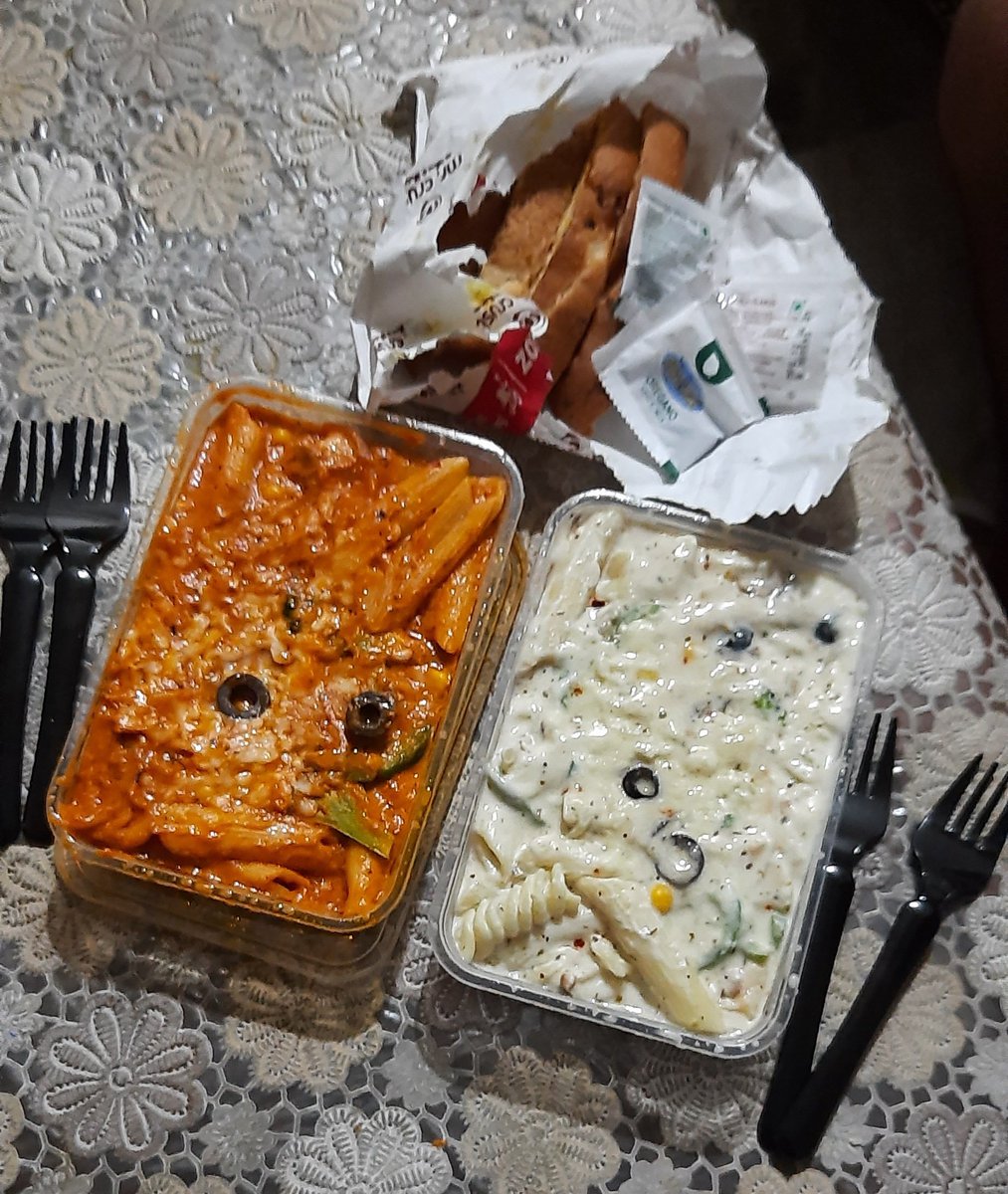 dikshapenz's tweet photo. Kyunki Mujhe FOMO nhi chahiye tha🤭
#nocookingjuly
@zomato 

Pazzzto for lunch Today 😉 https://t.co/3kAzHdAeaJ