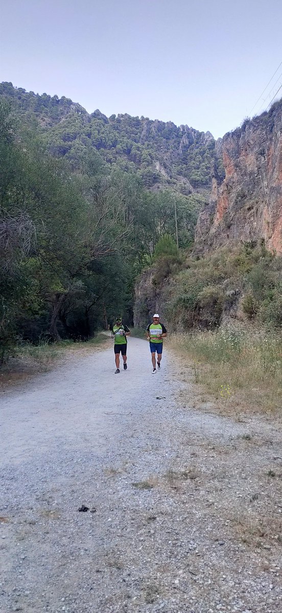 rasl2000's tweet photo. Granada... ese maravilloso paraíso... Empezar a las 7:30 a correr, fresquito, subidón, bajadón, senderos, paisajes y cuando empieza el calor, a cruzar el río 20 veces ➡️ Echa un vistazo a mi actividad en Strava: https://t.co/mq17L4gIof https://t.co/7qhWPxqvVT