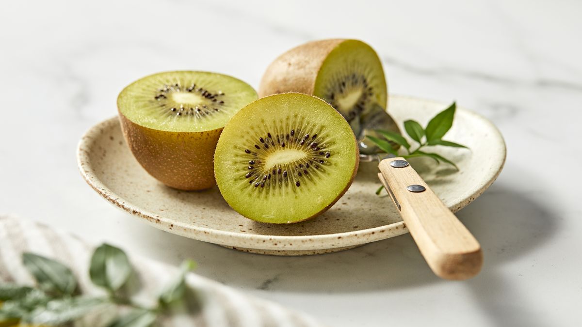 PeriodLivingMag's tweet photo. How to grow kiwi from seed – for the most delicious fruits https://t.co/2HGmO31f1V https://t.co/qLINamfJPk