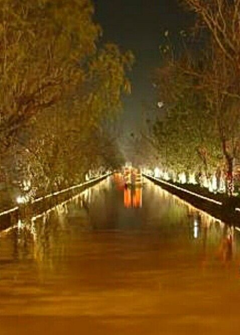 khalidkoree's tweet photo. انگريزن جا واھ ڏسو ۽ 5 هزار قديم قوم جي ڌرتيءَ وارن جا بہ ڏسو
اي حڪمرانو، ڪجھ ته رحم کائو، سنڌ قدرت واري خوبصورت ٺاهي آهي، ان کي وڌيڪ نه ته گهٽ ۾ گهٽ maintain ته ڪندا رهو
#Save_WadhooWaah https://t.co/lJ7I6oVbNb