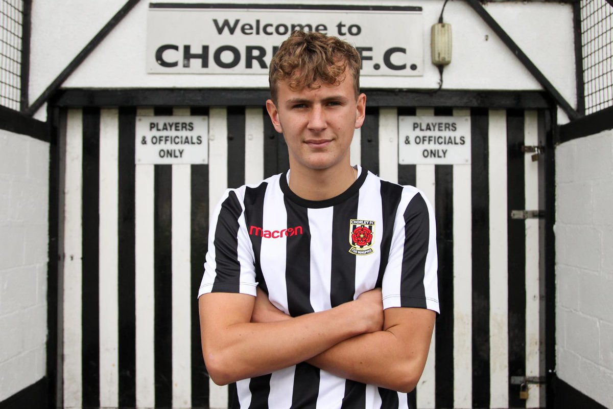 LLSonline's tweet photo. One To Watch👀

Dylan recently graduated from our @chorleyfc Football Industry Programme with outstanding grades &amp; a Personal Training Qualification which have allowed him to secure a place at @edgehill studying Sports Science and Nutrition👨‍🎓

#LLS #ChorleyFC #futurepathway https://t.co/HpzF8ADbuY