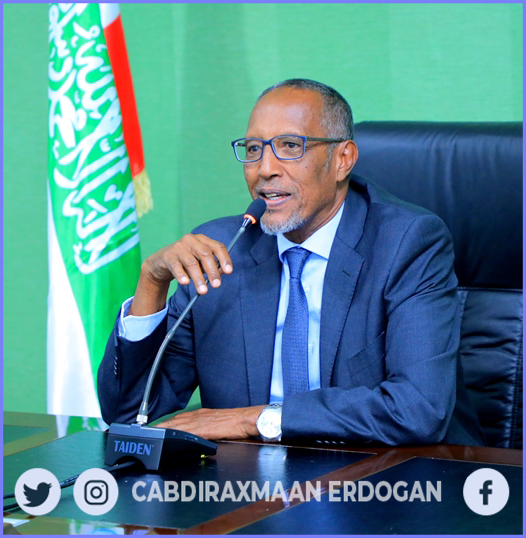 Cabdiraxmaan_Er's tweet photo. Madaxweynaha JSL " Habluhu kama qayb galaan shaqo qarano waase u dhisi doonaa Kuliyad ay leeyihiin , waxaanu idinku bushaaraynaynaa in ay hablo badan rabaan inay noqdaan saraakiil waliba leh aqoon Caafimaad toos oo ay qayb kastoo ciidan QARANKU u baahan Yihiin.

@BilemohamedAli https://t.co/TxO5BJ8qfi