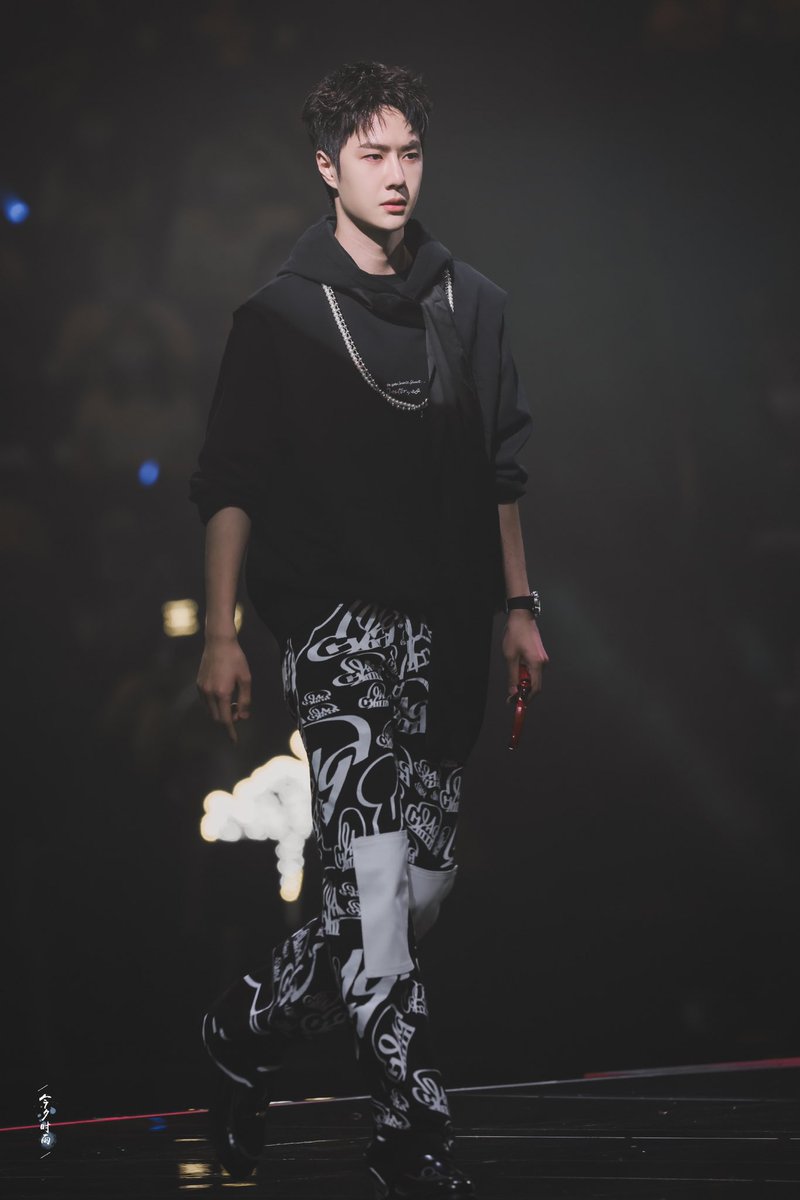 มาแข่งเกมส์แน่นะ นึกว่าเดินอยู่มิลานแฟชั่นวีค

#Yibo_PSC2021 
#WangYibo