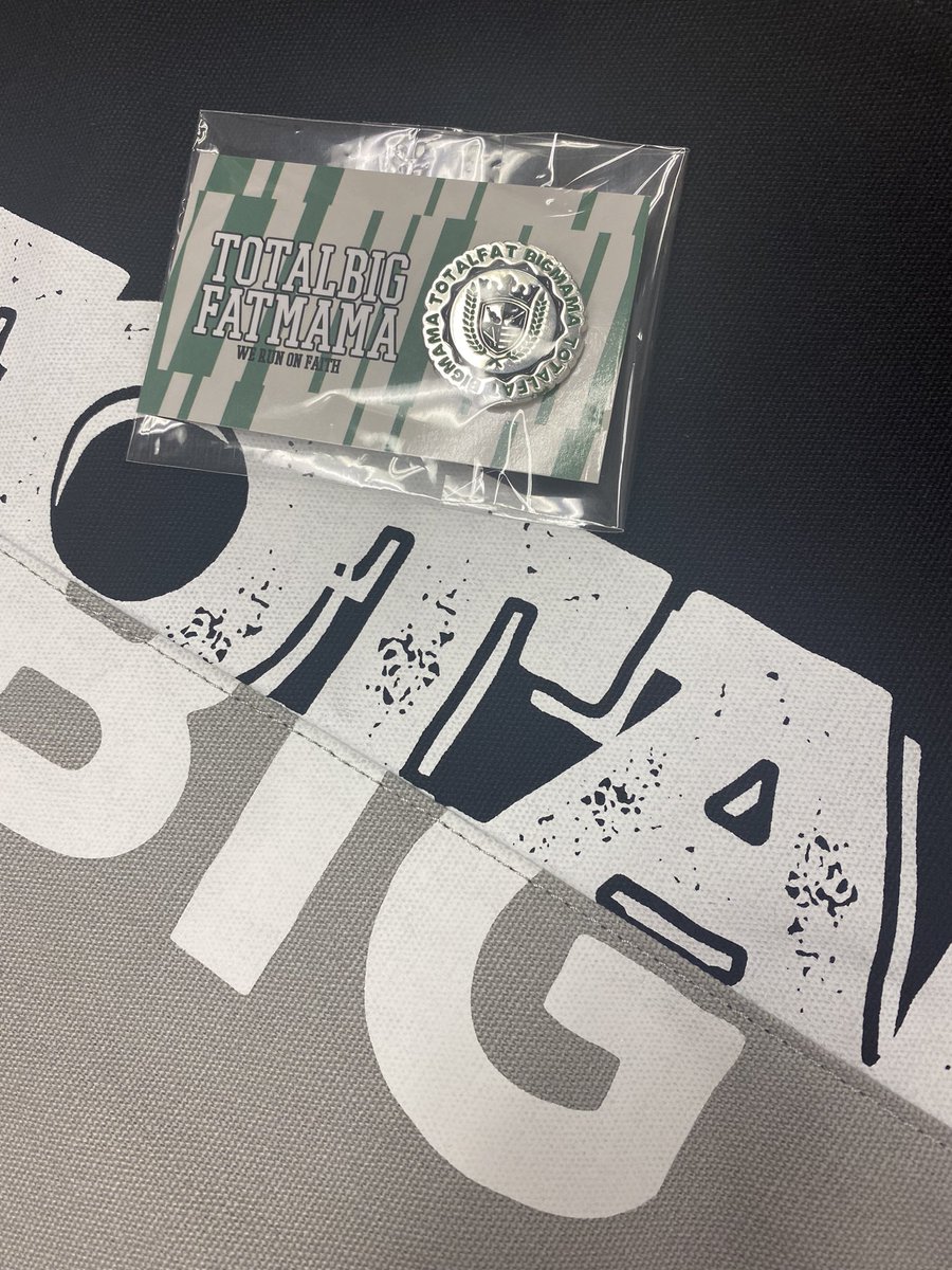 TOTALFAT_crew's tweet photo. 【TOTALFAT】
いよいよ明日！
8/1(日)22:00発売開始！
TOTALFAT,BIGMAMA
「WE RUN ON FAITH」

CD+GOODS限定セット
UKFC ONLINE SHOPにて数量限定発売🔥🔥🔥

https://t.co/KJJTPAuGy3 https://t.co/SLxsMtsO43