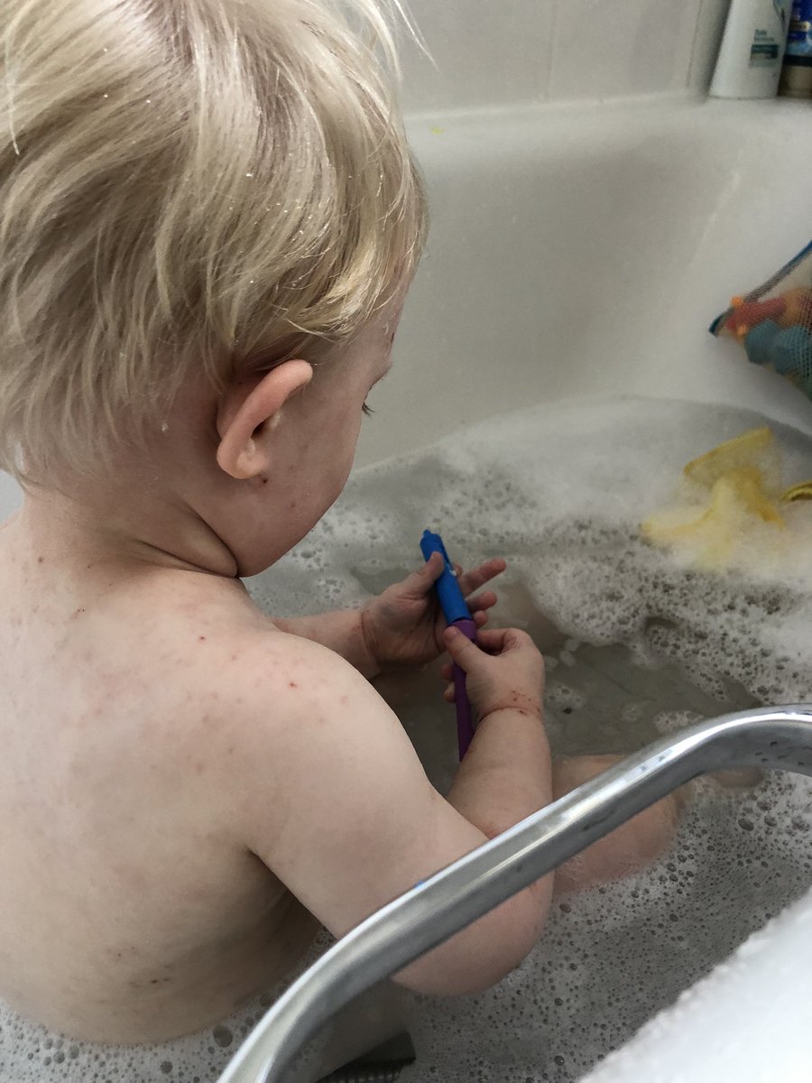 MrsFireHawk's tweet image. Round Two: bath crayons 🖍 @HouseFirehawk @The_HobbyRoom #hobbyquest #hobbyroom