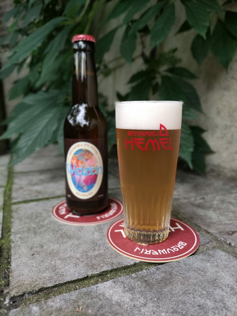 Tijd voor nieuwe specials! 
We beginnen met een oude bekende. Elke zomer brouwen wij namelijk Weizen. 
Deze frisse dorstlesser voor de warme dagen is naar origineel Duits recept gebrouwen. Volgens reinheitsgebot met enkel Duitse ingrediënten. 
webshop.brouwerijdehemel.nl/index.php/bier…
