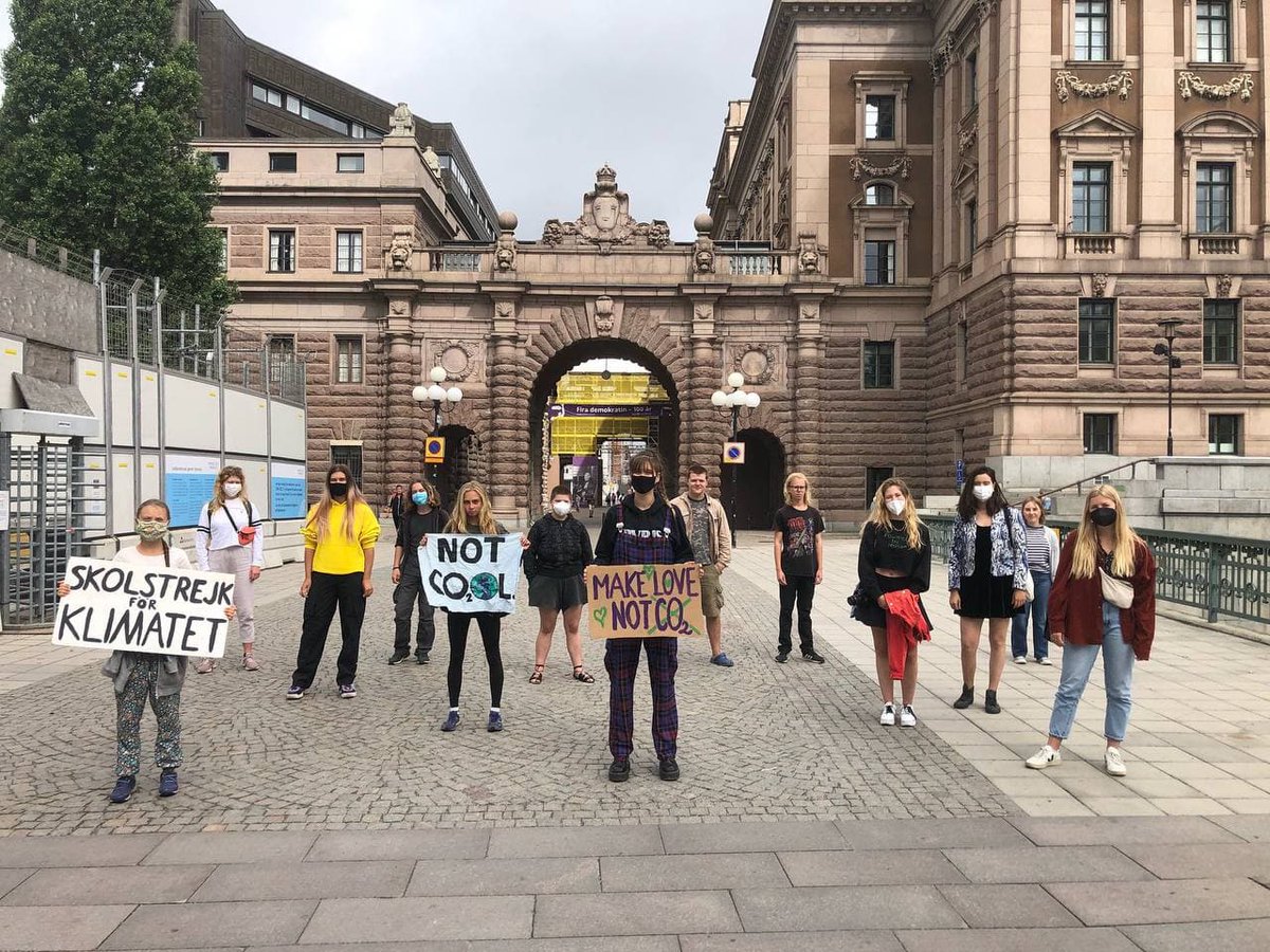 Fridays4future's tweet photo. Climate activists, indigenous people &amp; scientists have been sounding the alarm that we need urgent action lest we set off a series of irreversible reactions that'll destroy ecosystems that support life itself yet world leaders have not matched the urgency

Now we #UprootTheSystem https://t.co/ApunilYEgr