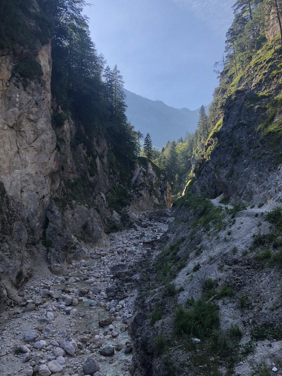 BerchtesgadenNL's tweet photo. De Almbachklamm is weer toegankelijk. Een must voor iedereen die de combinatie van wandelen, water en een spectaculaire natuur mooi vindt! #almbachklamm #klamm #marktschellenberg #berchtesgadenerland #bayern #wandeleninbeieren #bavaria #wanderninbayern #wandeleninduitsland https://t.co/9t7NbUoHBY