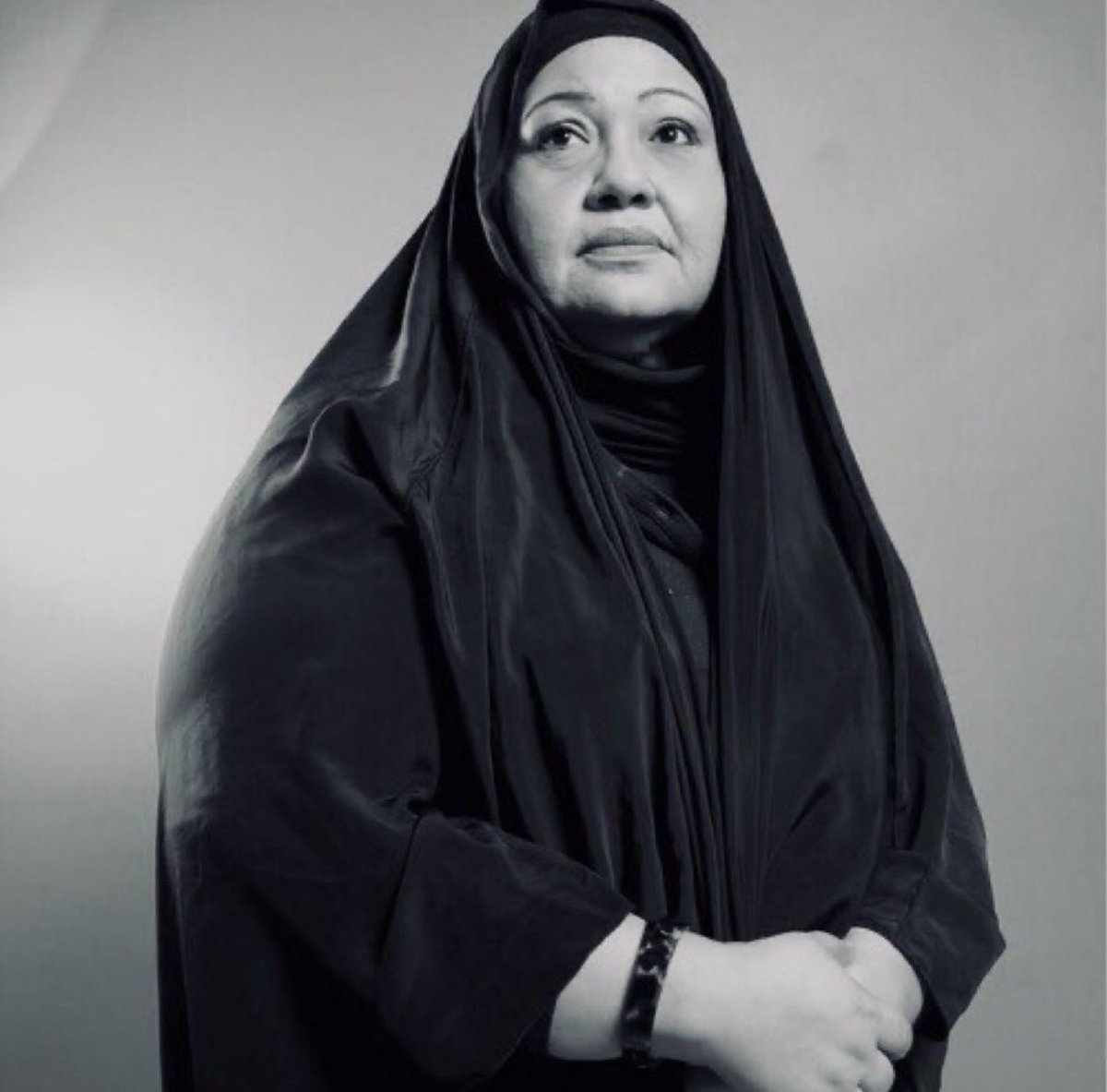 رحم الله الفنانة القديرة رحمة واسعة وأسكنها فسيح جناته ، وألهم اهلها وذويها ومحبيها الصبر والسلوان وانا لله وانا اليه راجعون 🙏🏻 #انتصار_الشراح