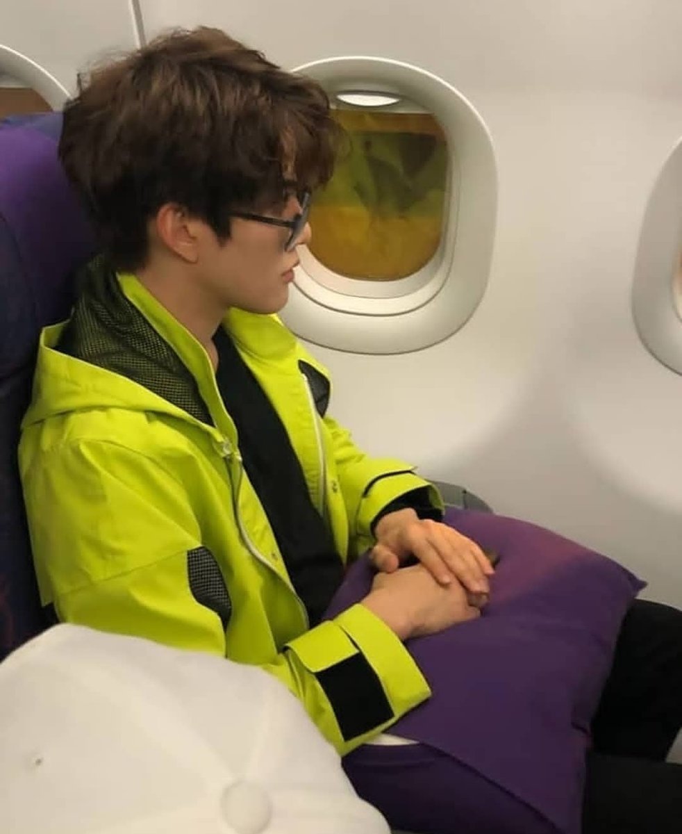 positiveatitut's tweet photo. I miss him 😭✋ please
I miss him on stage, on screen, on airports, I miss him everywhere. 
Hope to see u soon champ with a bang 💥 https://t.co/7IQ8OxLC3f