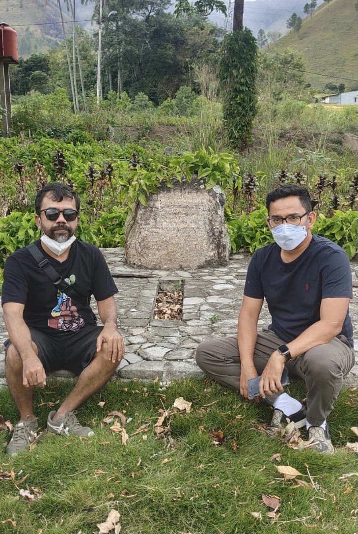 Di makam Sitor Situmorang <a href="/azhariaiy/">azhari</a>