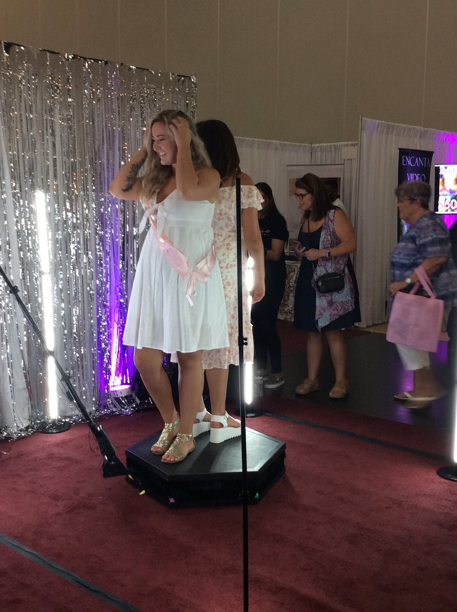 Picture Me Houston: Come to their photo booth brides-to-be!
#bridalextravaganza #weddings #grb #georgerbrownconventioncenter #3000