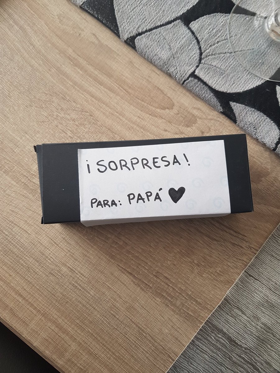 JSolerGomez's tweet photo. Llegar a casa y encontrarme con éste detalle de mi hija @NoeliaSoler ¡¡¡Wow!!! No tengo palabras. Vaya sorpresa...!!! 😘😘😍😍 https://t.co/s1WPjCDqm5