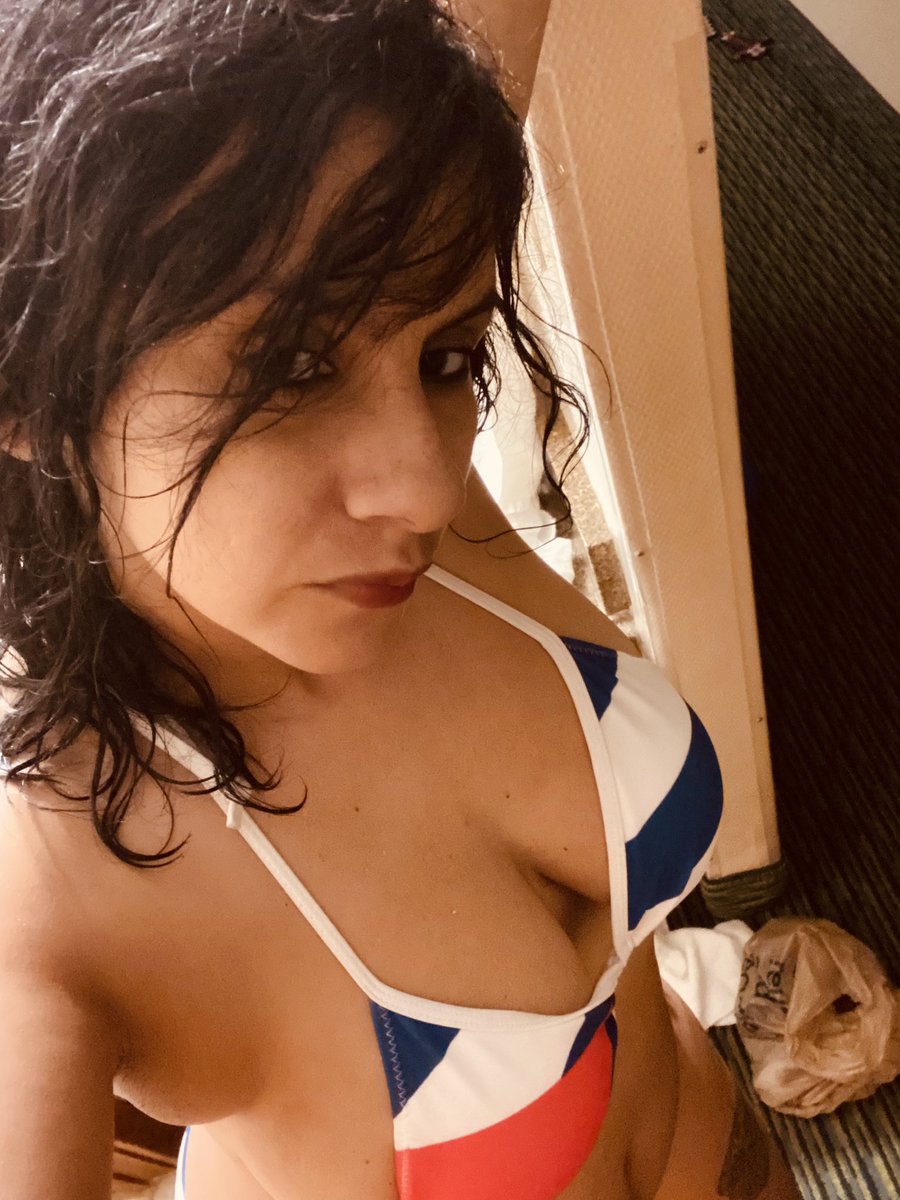 HorrorGorl's tweet image. I have to represent my heritage! Viva Cuba! Viva Castro ❤️