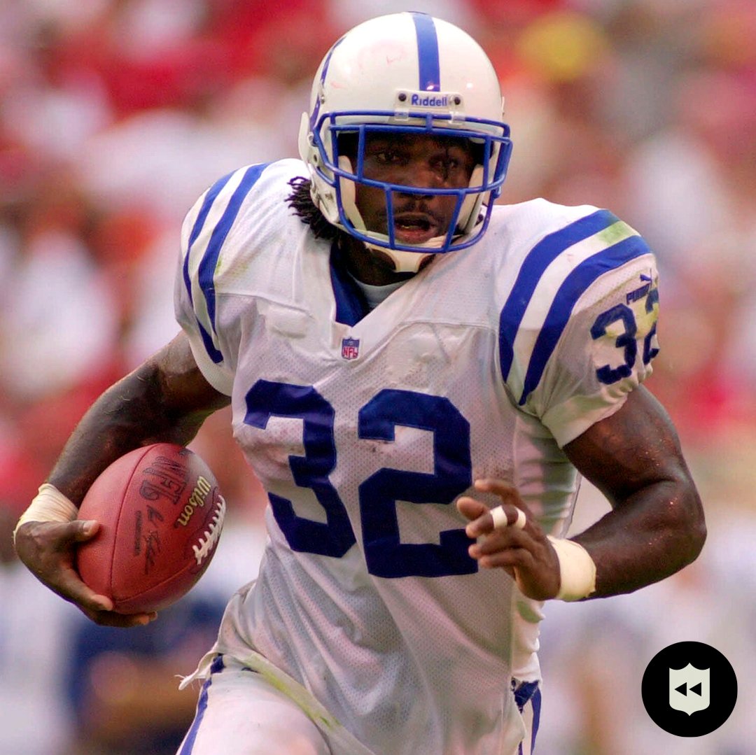 Happy 43rd birthday to soon to be Hall of Fame running back Edgerrin James!!    