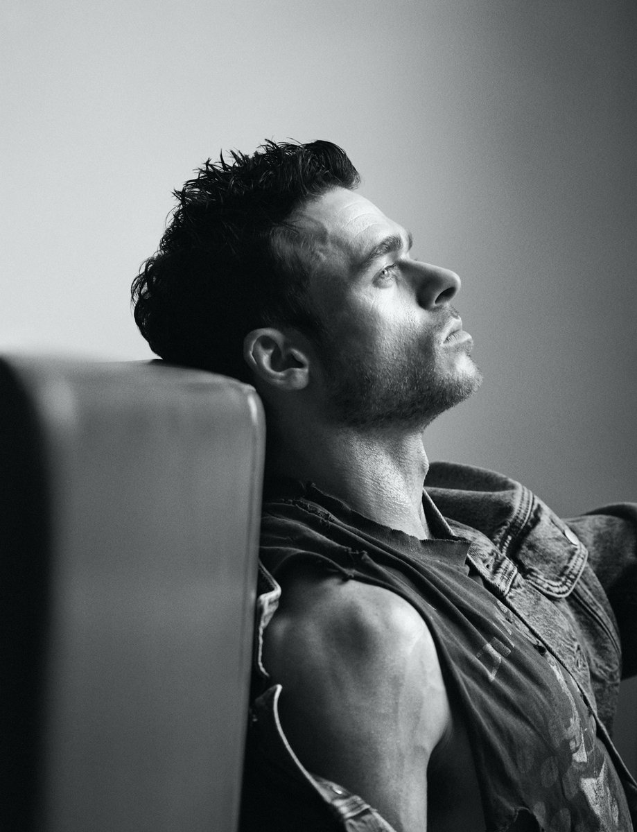 narryxgallavich's tweet image. #FNHot Fans Choice Richard Madden