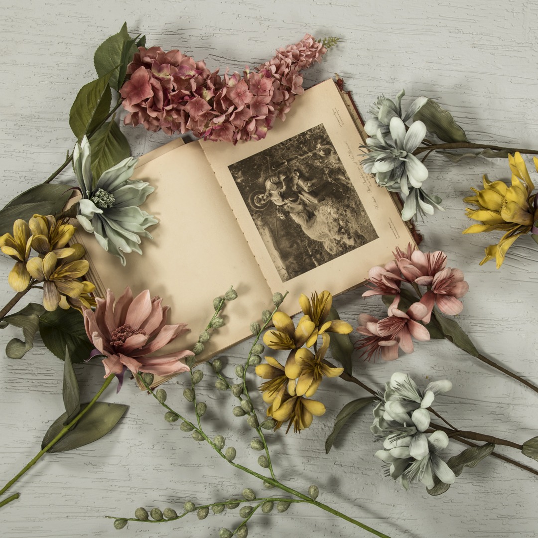 address_home's tweet photo. When Words aren’t enough - Flowers are! 
Treat your Vases and Urns with our exotic flowers. 
Link - https://t.co/JOFQm61WJm

#addresshome #addresshomedecor #luxury #Flowers https://t.co/RH3Tv9D7mH