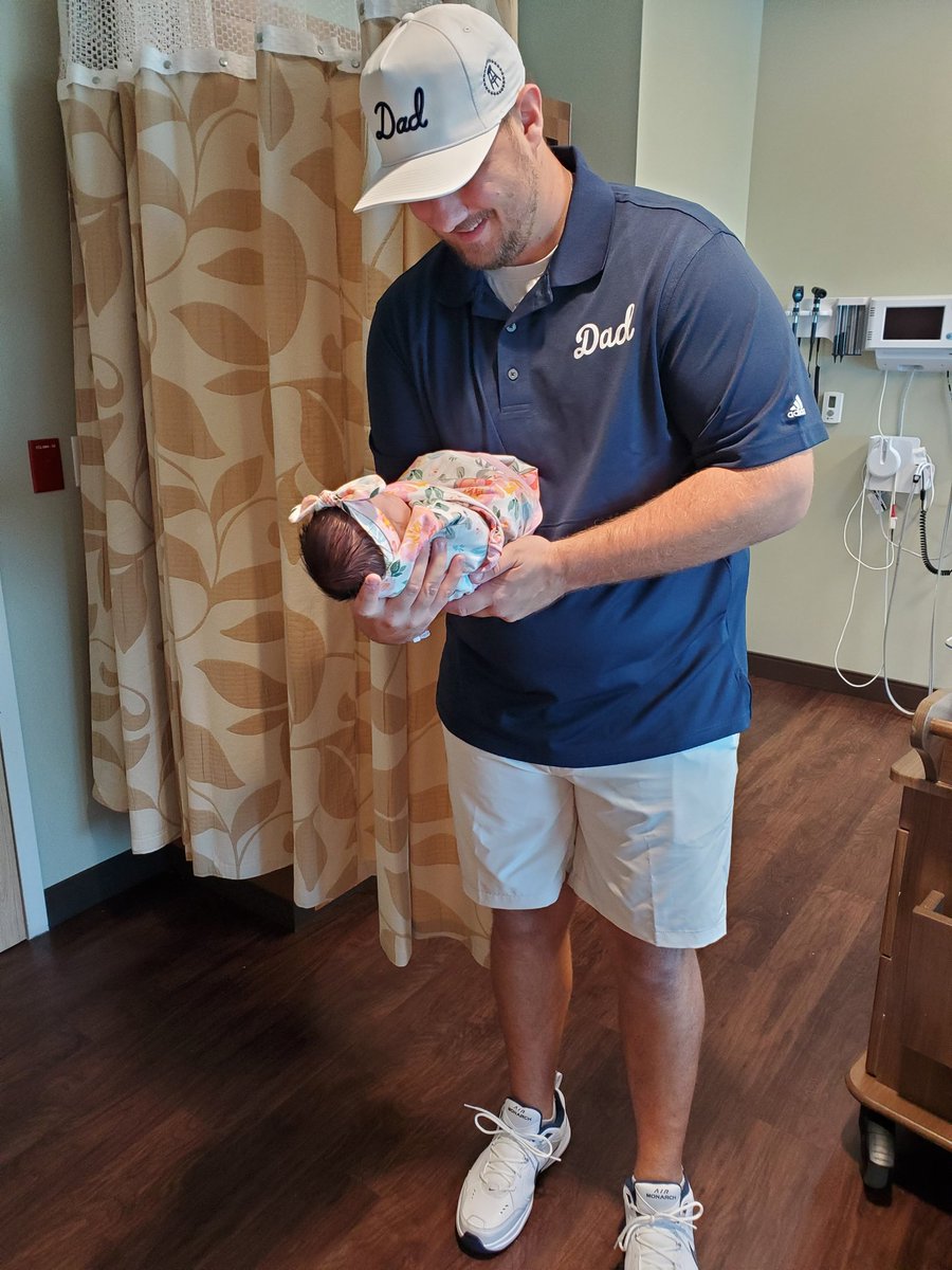 Shoutout the boys <a href="/_willcompton/">Will Compton</a>  <a href="/TaylorLewan77/">Taylor Lewan</a> and <a href="/BussinWTB/">Bussin' With The Boys</a> for the solid hat to bring the little princess home in!