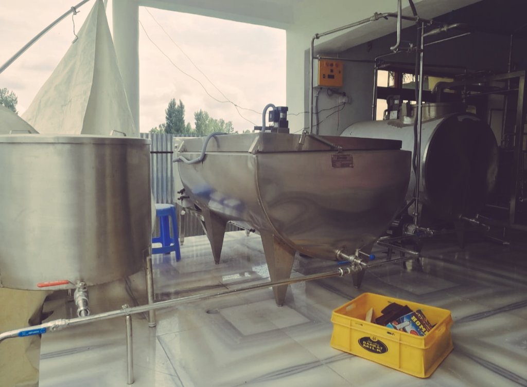 KashmirIndus's tweet photo. providing employment to 25 person with a monthly production of 45000 litres. (2/2)
#transformJK #PMEGP
@diprjk 
@DoIC_JK 
@dcganderbal https://t.co/yHhPYGU9xc