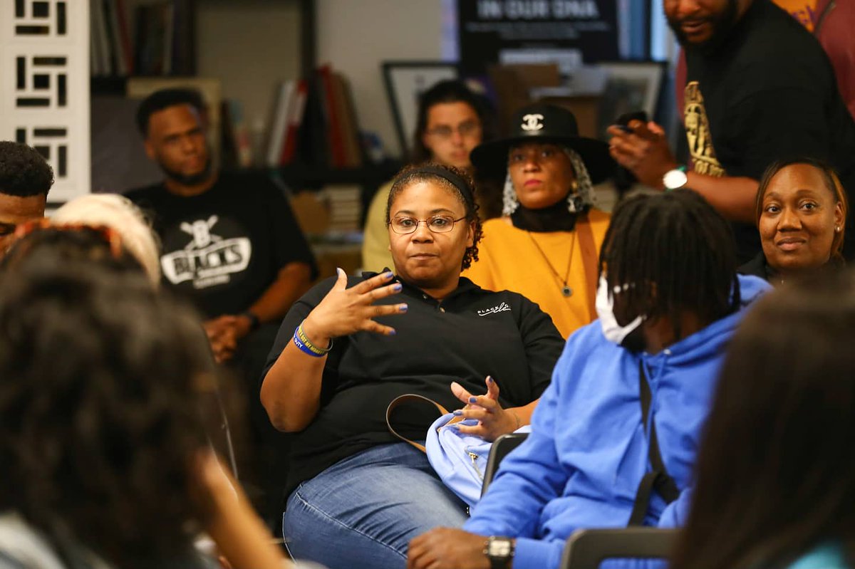 MannyWallace's tweet photo. I stopped by @CleveFoundation's "You Must Learn: A #CommonGroundCLE Discussion About Cleveland's Hip-Hop Cultural History" at @3rdSpaceCLE in conjunction with @ArtsTwelve and Spread The Love. Very informative. https://t.co/k6kMTZjEhq