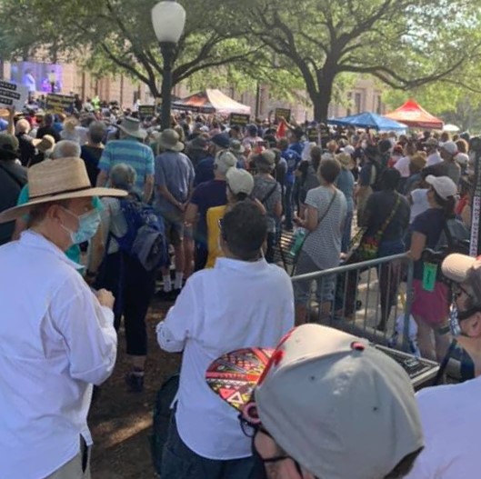 2 views of today's Austin's #MarchForDemocracy rally 
1- From @rolandsmartin from steps of Capitol 
2 - From @KatyDemocrats Tami Walker with many other Houston area democrats  

#StopVoterSuppression #LetThePeopleVote #Fightfor15 

@IndvsbleTXLege @poweredxpeople @UniteThePoor