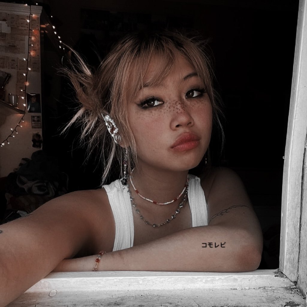 sottonehox's tweet image. ⠀⠀⠀ ⠀

tam gratumst mihi quam ferunt puellae pernici aureolum fuisse malum, quod zonam soluit diu ligatam.