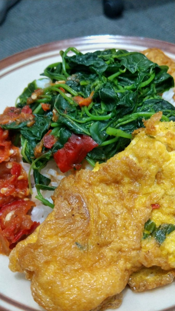 nksthi's tweet image. Resep sambelnya ada di tweet kedua. Bentar baru kepedesen enak bangeeeet. 😭