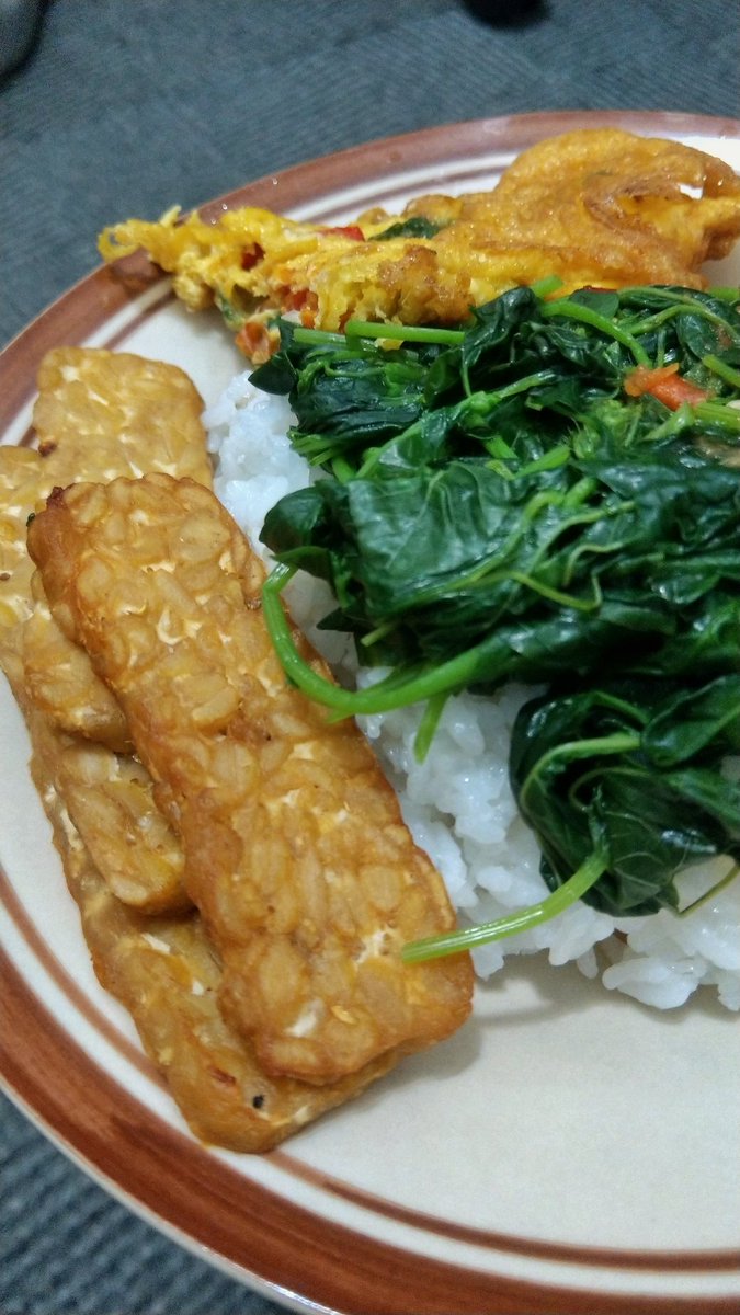 nksthi's tweet image. Resep sambelnya ada di tweet kedua. Bentar baru kepedesen enak bangeeeet. 😭