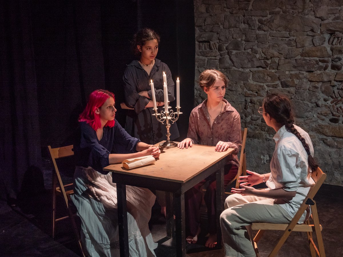 jokherprod's tweet photo. Progresser en anglais tout en pratiquant une activité artistique ? YES YOU CAN ! 

Découvrez notre atelier théâtre en anglais 🎭

#lyon #theatre #ateliers #carré30 #anglais #enfants #acting #english #kids https://t.co/x0XMW2URsg