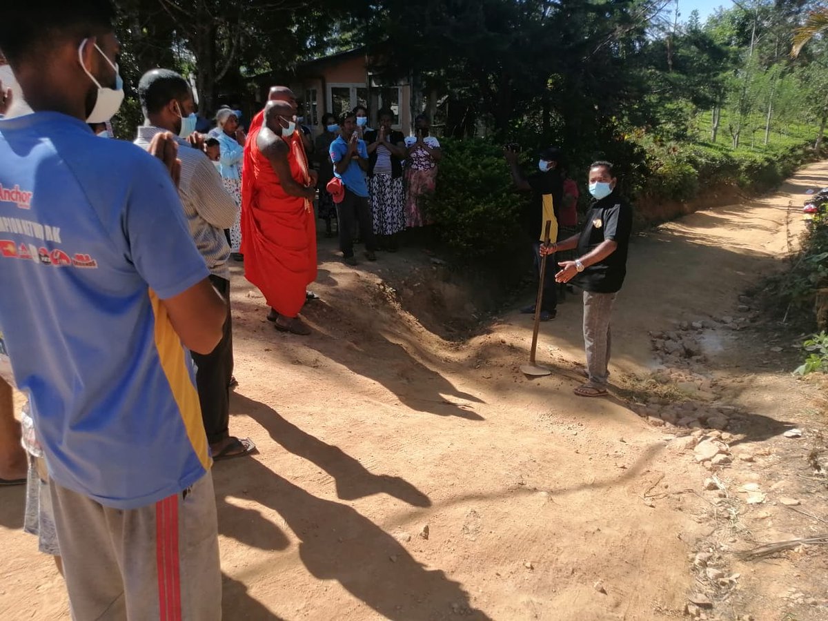 Gammaddalk's tweet photo. #Gammadda commenced a project to repair the access road in Gal Edanda, Welimada in the Badulla District today 31/7/2021
#AccessRoad #DevelopingRuralSriLanka https://t.co/2Ewuj11BR5