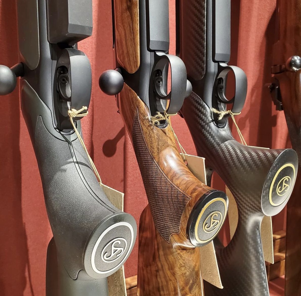 Glad to hear that the SAUER 404 is one of the best selling rifles at @gordyandsons. Looks like they have some real beauties in stock!!
❤️❤️❤️ 

#sauer404 #sauerusa #sauerrifles #sauer