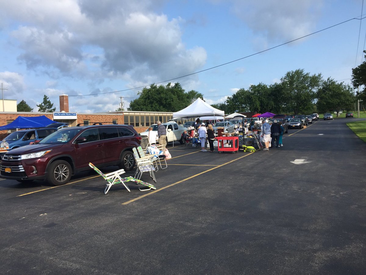 The Annual #JunkInTheTrunk event is on NOW! ⁦<a href="/saintbopny/">Saint Bernadette</a>⁩ South Abbott Rd Orchard Park