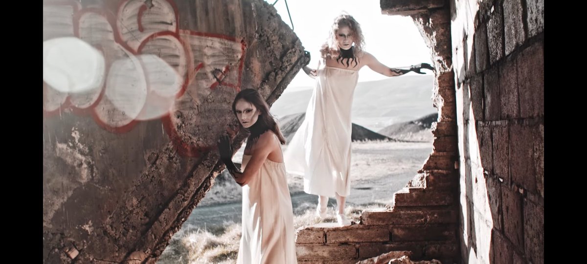 Hæhæ, vildi bara minna ykkur á að ef þið eruð ekki búinn að sjá nýja music videoið með blóðmör sem ég gerði þá megiði skammast ykkar!
youtu.be/Lmxzx14g6nk