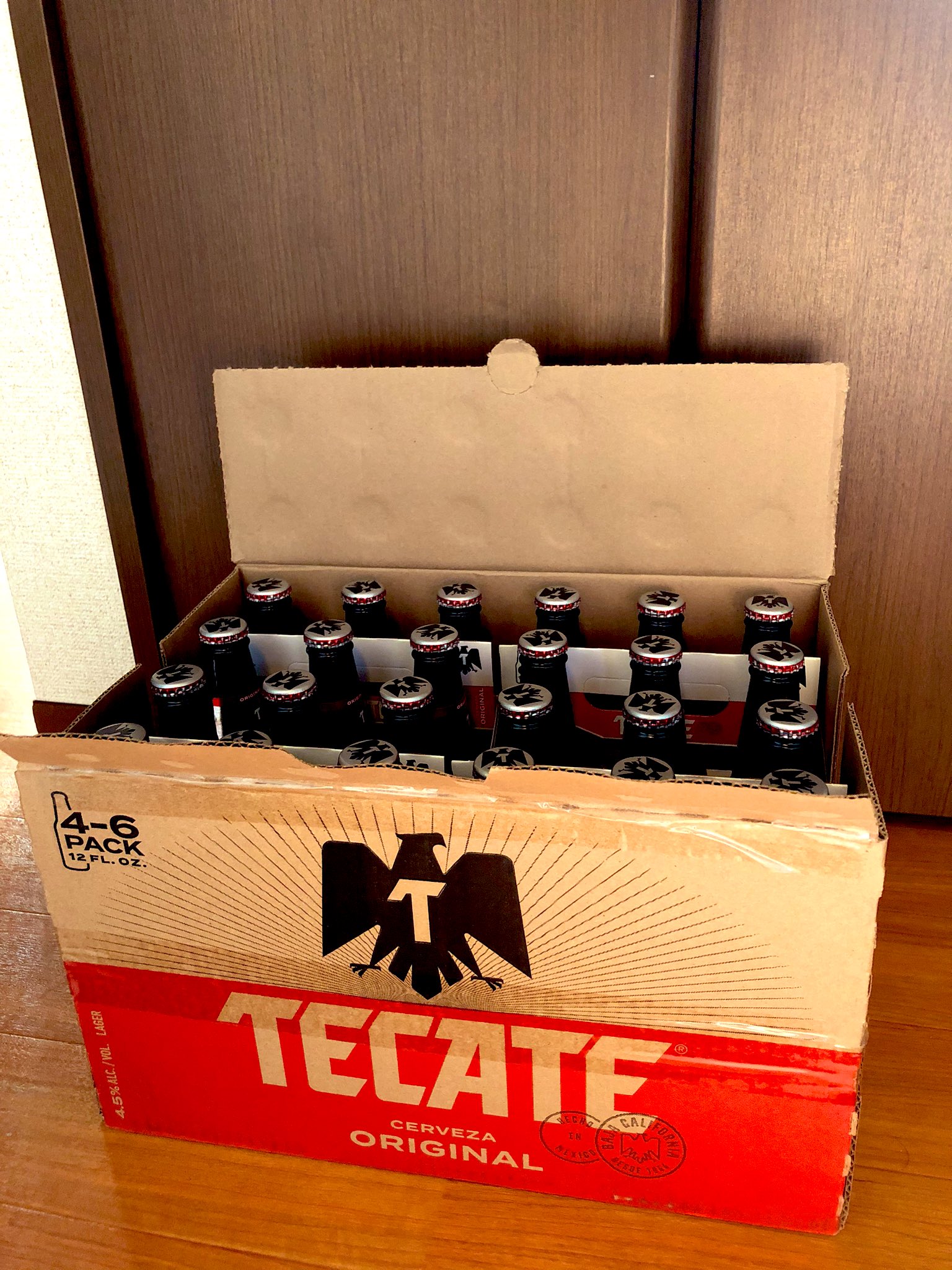 ペティー 1番好きなビールはオランダのグロールシュ 2番目はイスラエルのマカビーで3番目はロシアのバルティカだ けれども 暑いときはやっぱり暑い国のビールが美味しい タイガービールと迷ったけれど 湊屋でよく買っていたメキシコのテカテを買ってきた ペティー 1番好きなビールはオランダのグロールシュ 2番目はイスラエルのマカビーで3番目はロシアのバルティカだ けれども 暑いときはやっぱり暑い国のビールが美味しい タイガービールと迷ったけれど 湊屋でよく買っていたメキシコのテカテを買ってきた