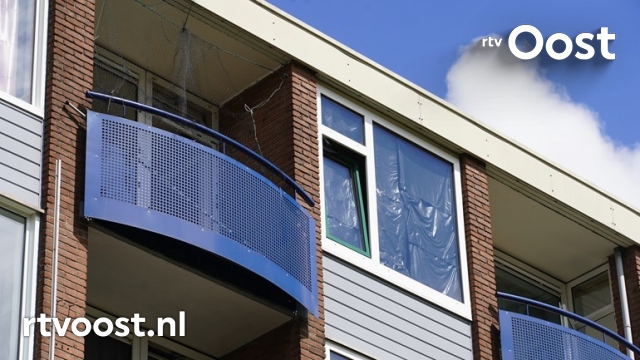 Man gewond na val uit flat in Deventer, traumahelikopter geland. #rtvoost.