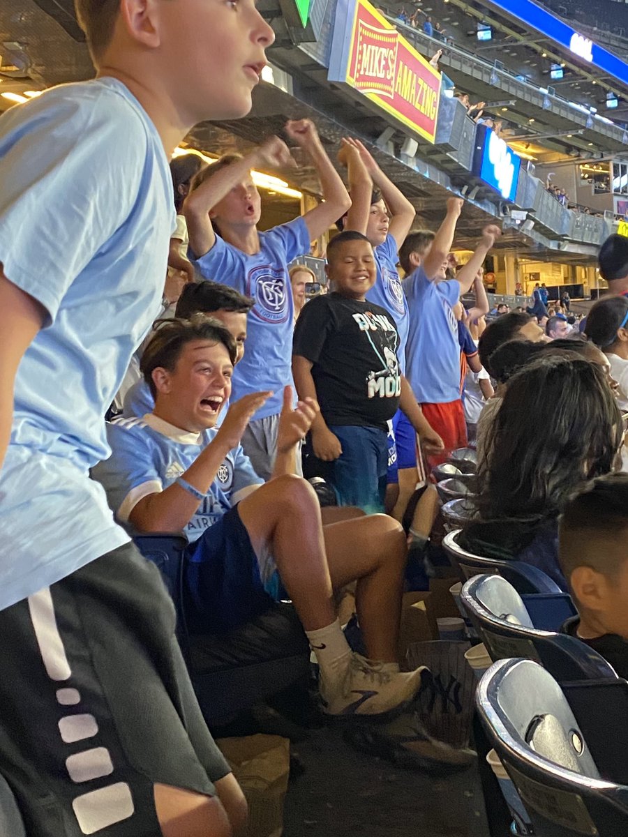 Silas takes on NYCFC!!
WHAT A GAME!!! GREAT WIN, 4-1!!!! Thank you to NYCFC CEO Brad Sims for stopping by to say hello to our Superstars.  Great night with our Silas families! 🔵⚽️🔵 @NYCFC <a href="/NYCFCHelp/">New York City FC Fan Services</a> <a href="/TonyRocha16/">Tony Rocha</a> <a href="/mmoralezoficial/">Maximiliano</a> <a href="/tatycaste11anos/">Valentin Castellanos</a> <a href="/JesusMediina8/">Jesús Medina</a>