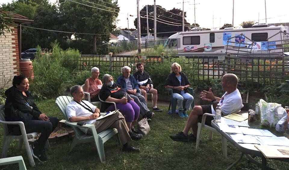 #Milwaukee , Wisconsin, discussing with Americans the need to lift the sanctions to the Cuban people. Estadounidenses en Milwaukee, Wisconsin, discutiendo acerca de la necesidad de levantar las sanciones a Cuba. <a href="/POTUS/">President Donald J. Trump</a> #PuentesDeAmor <a href="/EMendrala/">Emily Mendrala</a> <a href="/FLOTUS/">First Lady Melania Trump</a> <a href="/AOC/">Alexandria Ocasio-Cortez</a> #UnblockCuba