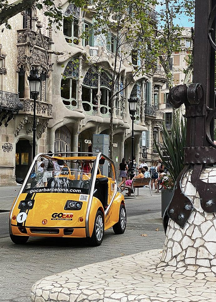 GoCar_Barcelona's tweet photo. See Casa Battló on a #GoCarTour - #BarcelonaExperience #DiscoverGaudi #BarcelonaDayTour Open Daily 10-18 "The Storytelling Car" #GoCarBarcelona #YellowCar #Barcelona #GPSguided #ThinkYellow #CityTour https://t.co/S9Tot5MUsl